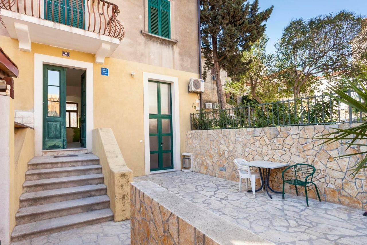 Cozy Lile In The Heart Of Old Town Apartment Split